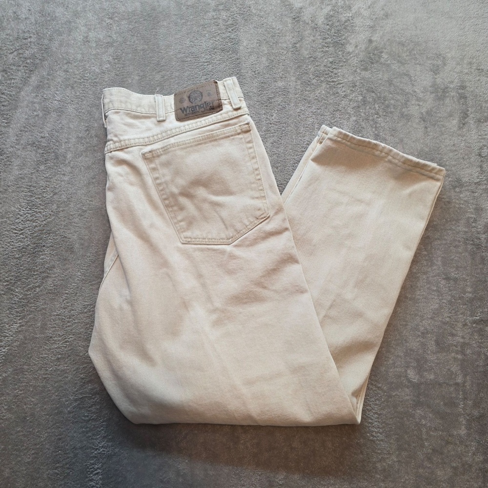 Wrangler Jeans Mens 36x30 Beige Light Wash Relaxed Tapered Leg Casual Denim